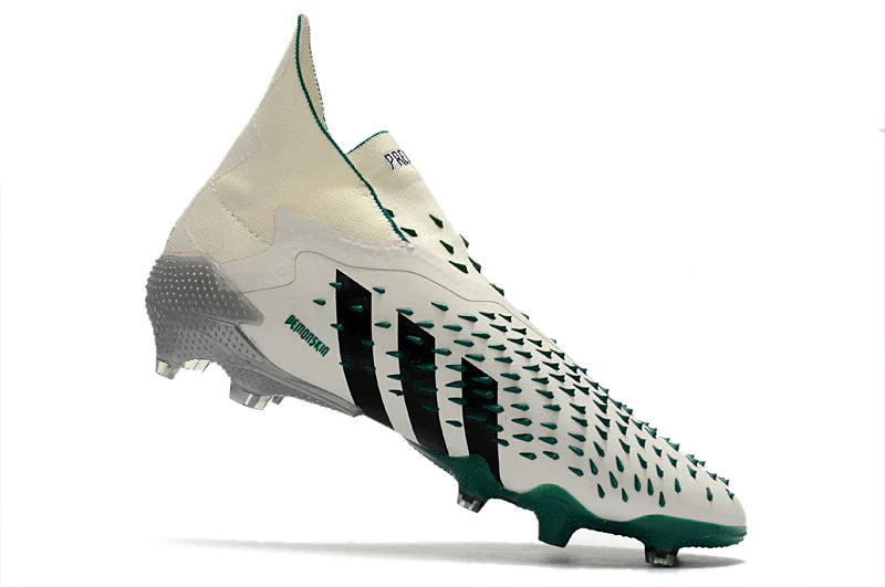 Chuteira Adidas Predator Freak+ FG