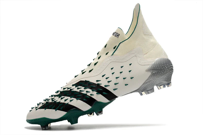 Chuteira Adidas Predator Freak+ FG