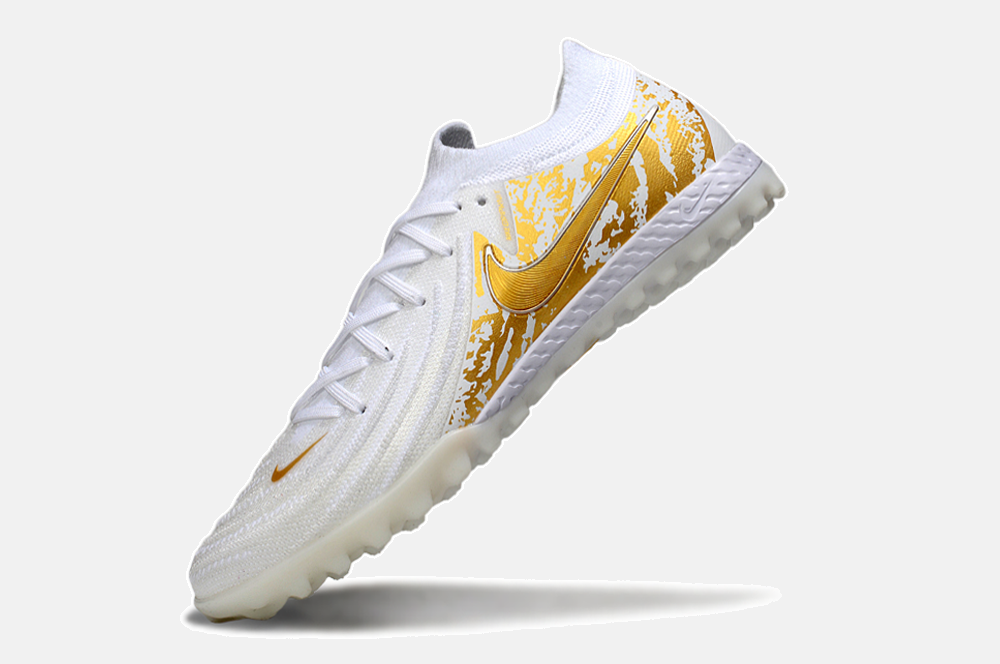 Chuteira Society Nike Phantom GX II TF - Branca e Dourada
