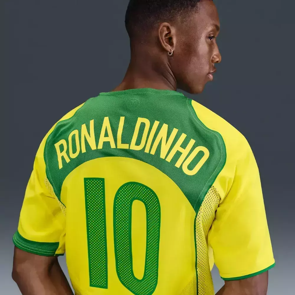 Camisa Seleção Brasileira Retrô 2004/05 Ronaldinho N° 10 Total 90 — imagem 2